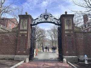 Παραλήρημα Τραμπ κατά Harvard: Eίναι ανέκδοτο, διδάσκει μίσος και... ηλιθιότητα