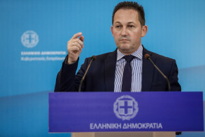 Πέτσας: «Ο Τσίπρας έκανε προεκλογική καμπάνια με τα λεφτά των Ελλήνων, ο Κυριάκος Μητσοτάκης τους τα επιστρέφει»