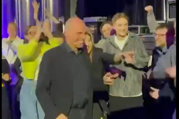 Σαρώνει το techno track «Yanis Varoufakis» - Το άκουσε και το χόρεψε (Βίντεο)