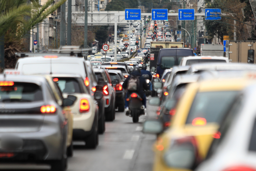 Κίνηση τώρα: Χάος στους δρόμους, στο «κόκκινο» από τον Κηφισό, την Κατεχάκη μέχρι τη Νέα Ερυθραία