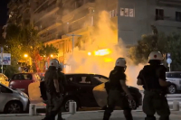 Θεσσαλονίκη: Επεισόδια μετά την πορεία για τον θάνατο του 38χρονου μετανάστη στο ΑΤ Αγίου Παντελεήμονα (βίντεο)