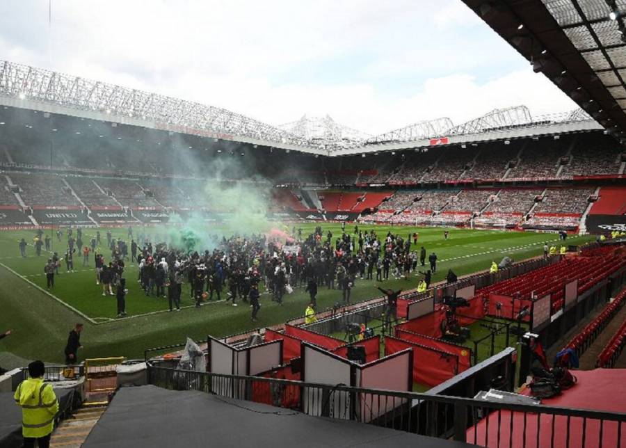 Χαμός με Μάντσεστερ Γιουνάιτεντ - Λίβερπουλ: Οπαδοί έκαναν «ντου» πριν το ντέρμπι ( βίντεο)