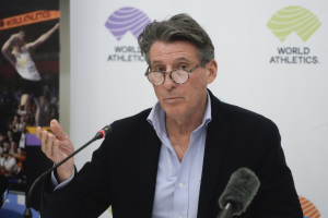 Ο Σεμπάστιαν Κόου συμφωνεί με τον Ντόναλντ Τραμπ για τον αποκλεισμό των τρανς αθλητριών