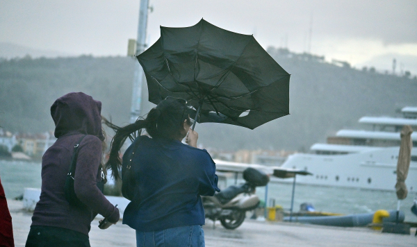 Σε κόκκινο συναγερμό η Αττική - Έκτακτη συνεδρίαση για την κακοκαιρία που έρχεται