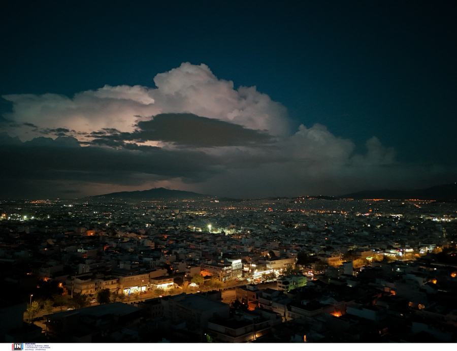 «Έστριψε» η κακοκαιρία: Φόβοι για πλημμύρες, οι περιοχές - Ο καιρός στην Αττική