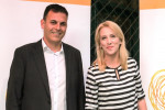 Οι μάσκες έπεσαν: Την υποψηφιότητα της Ρένας Δούρου στηρίζει έμπρακτα ο Καραμέρος