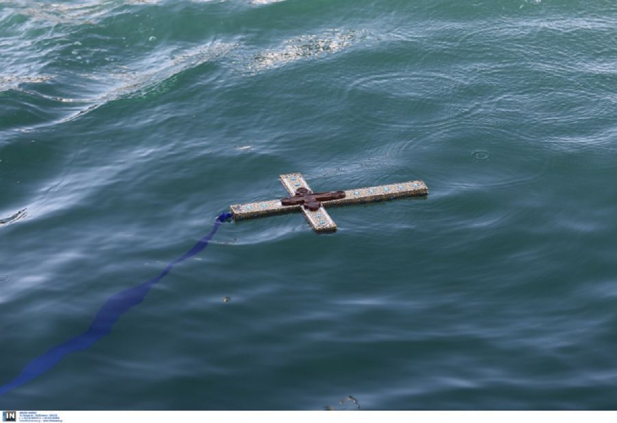 Σήμερα τα Φώτα και ο φωτισμός: Τι γιορτάζουμε τα Θεοφάνεια