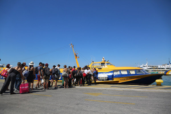 Κοινωνικός τουρισμός: Πώς θα πάρετε voucher 30 ευρώ την ημέρα για διακοπές