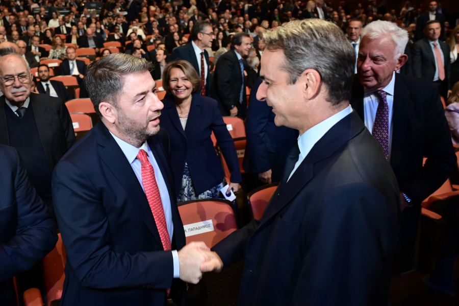 Έκλεισε για 4 Δεκεμβρίου συνάντηση Μητσοτάκη - Ανδρουλάκη στη Βουλή