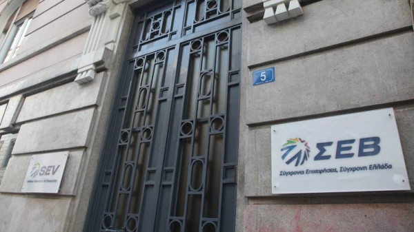 Ενστάσεις του ΣΕΒ για τις τριετίες που φέρνει η αύξηση του κατώτατου μισθού