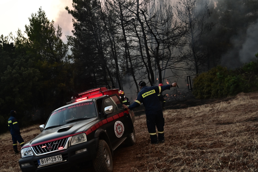 Φωτιά σε δύσβατη περιοχή στο καταφύγιο Σιάτιστας