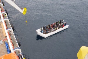 Έφτασε στη Νάπολη πλοίο των Γιατρών χωρίς σύνορα με 1.444 μετανάστες