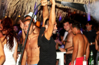 Προμήθευαν με κοκαΐνη και ecstasy νυχτερινά κέντρα στη Σαντορίνη