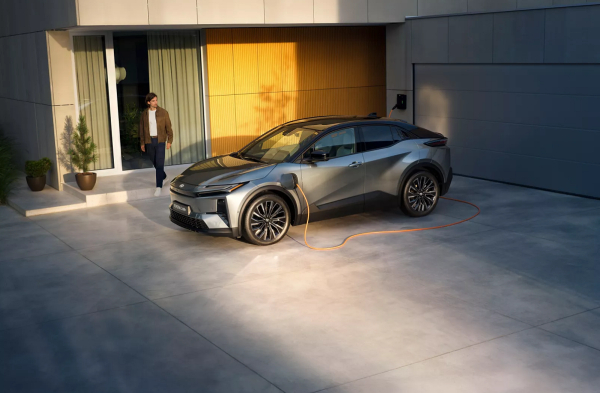 Νέα υπηρεσία Toyota HomeCharge: Μια ολοκληρωμένη και αξιόπιστη εμπειρία φόρτισης