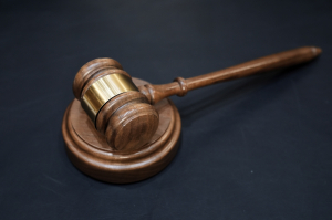 Κοζάνη: Συνελήφθη 39χρονη που κατέγραφε παράνομα δίκη με το κινητό της