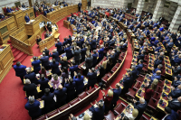 Προϋπολογισμός 2025: Στόχος ο ΣΥΡΙΖΑ, ήπια κριτική Μητσοτάκη σε ΠΑΣΟΚ