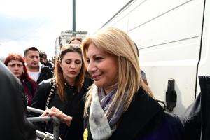 Καρυστιανού κατά Κακλαμάνη και ΠΑΣΟΚ - Εξώδικο στον πρόεδρο της Βουλής