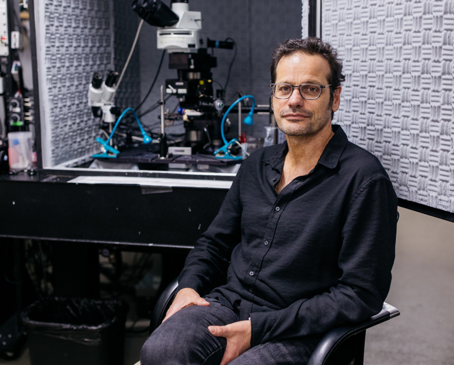 Βραβείο σε κορυφαίο Έλληνα νευροεπιστήμονα για τη συμβολή του στην ακουστική έρευνα