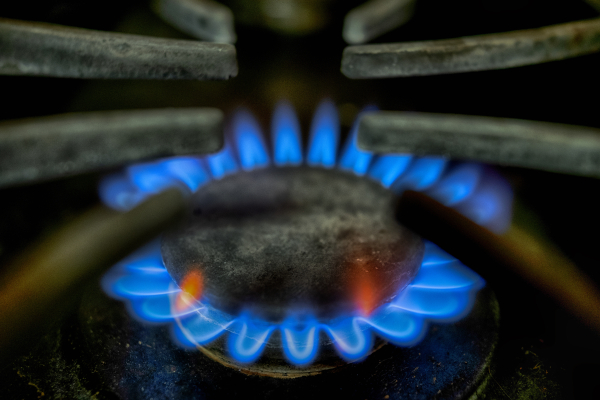 Politico: Η Ευρώπη ξεμένει από φυσικό αέριο, φοβάται αγορές πανικού