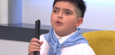 Συγκινεί ο 11χρονος Λέανδρος με απώλεια όρασης που παρέλασε ως σημαιοφόρος στη Καλαμαριά