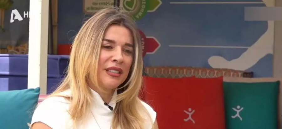 Η Έρρικα Πρεζεράκου δείχνει το ακρωτηριασμένο της χέρι 3 χρόνια μετά το ατύχημα