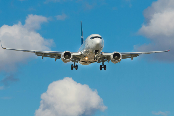 Αεροπορικές εταιρείες: Η Ελλάδα ενισχύει την προστασία των επιβατών με αυστηρότερα πρόστιμα