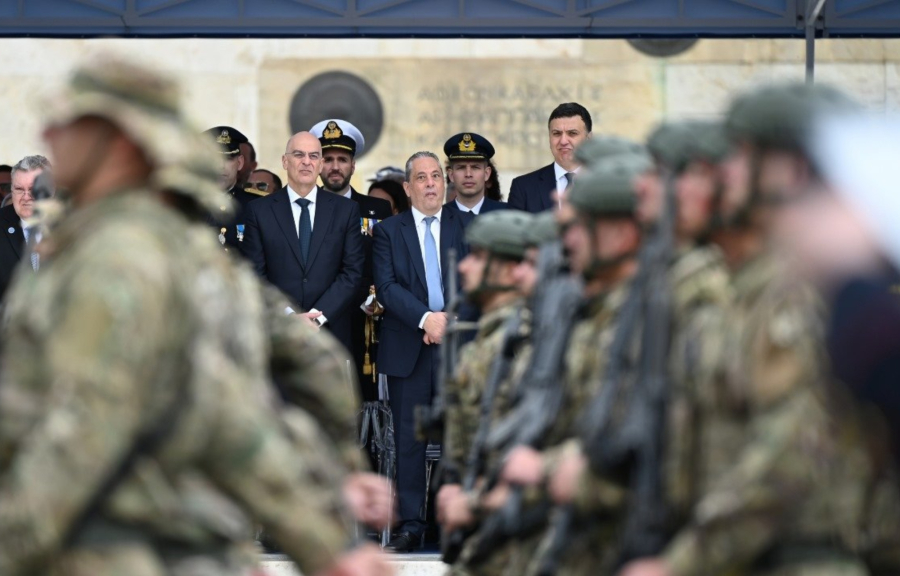 25η Μαρτίου - Δένδιας: Υπερήφανοι για τις γυναίκες και τους άνδρες των Ενόπλων Δυνάμεων που παρέλασαν