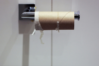 Χαρτί τουαλέτας, καπνός, μέικαπ για τα μάτια – Οι ανταποδοτικοί δασμοί που θα μπορούσε να επιβάλει η ΕΕ