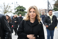 Στην κηδεία του Καλογήρου η Καρυστιανού: «Έπρεπε να βρίσκομαι εδώ, έχουν περάσει διάφορες σκέψεις απ’ το μυαλό μου»