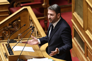 Ανδρουλάκης: Είστε όλοι σας υποταγμένοι και υπόδουλοι της εξουσίας του κ. Μητσοτάκη