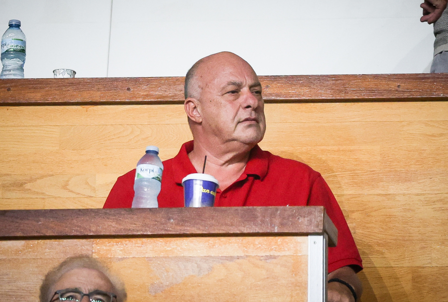 Τα πρόβατα, οι «κοπρίτες» και το... σανό του Μπέου