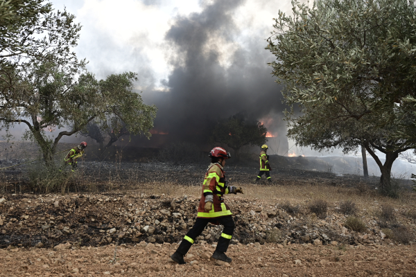 Φωτιά τώρα στο Πικέρμι - Επιχειρούν 115 πυροσβέστες, μήνυμα 112