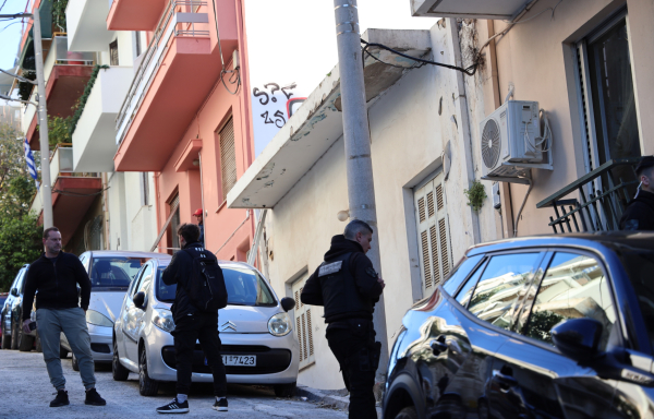 Γκύζη: Τι έγραφε στο σημείωμα που άφησε ο άνδρας που μαχαίρωσε τη σύζυγό του στον λαιμό