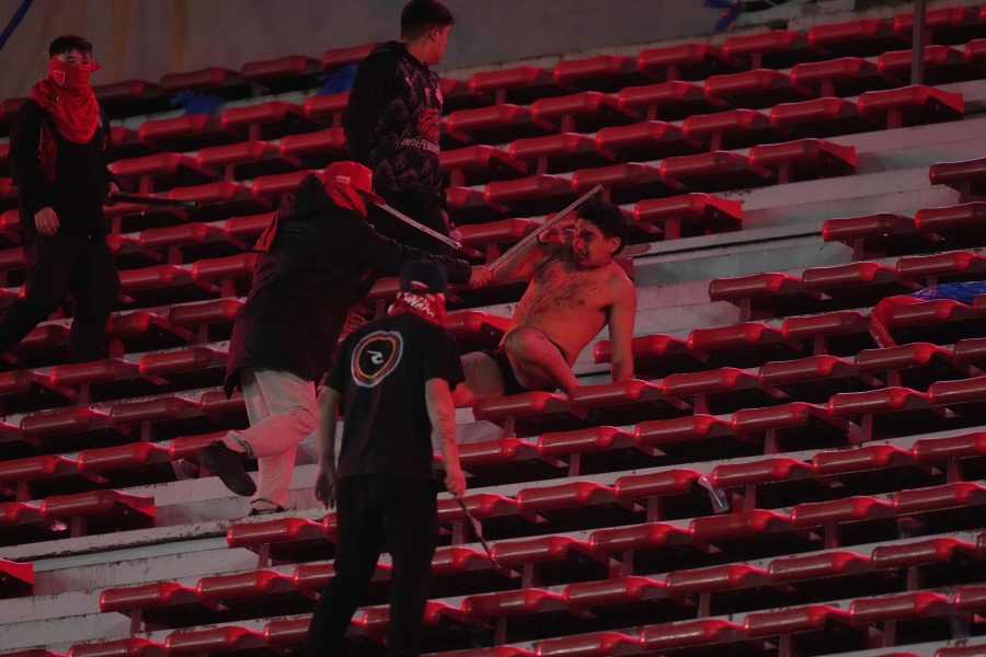 Σοβαρά επεισόδια στο Ιντεπεντιέντε – Ουνιβερσιτάντ Ντε Τσίλε: Αναφορές για τρεις νεκρούς