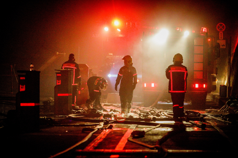 Χαλκιδική: Φωτιά στην μαρίνα του Πόρτο Καρράς - Καίγονται σκάφη