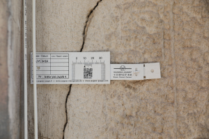 Ρωγμές σε κτίρια της Κυψέλης: «Το φαινόμενο είναι χειρότερο από έναν σεισμό» – Η ανησυχία για τα μπαζωμένα ρέματα