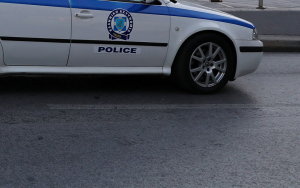 Επίθεση με βόμβες μολότοφ στην Τροχαία Πειραιά