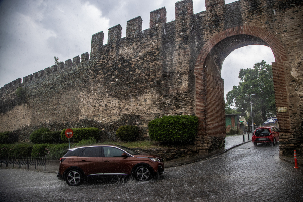 Κακοκαιρία: «Ήχησε» το 112 στη Θεσσαλονίκη - «Περιορίστε τις μετακινήσεις»