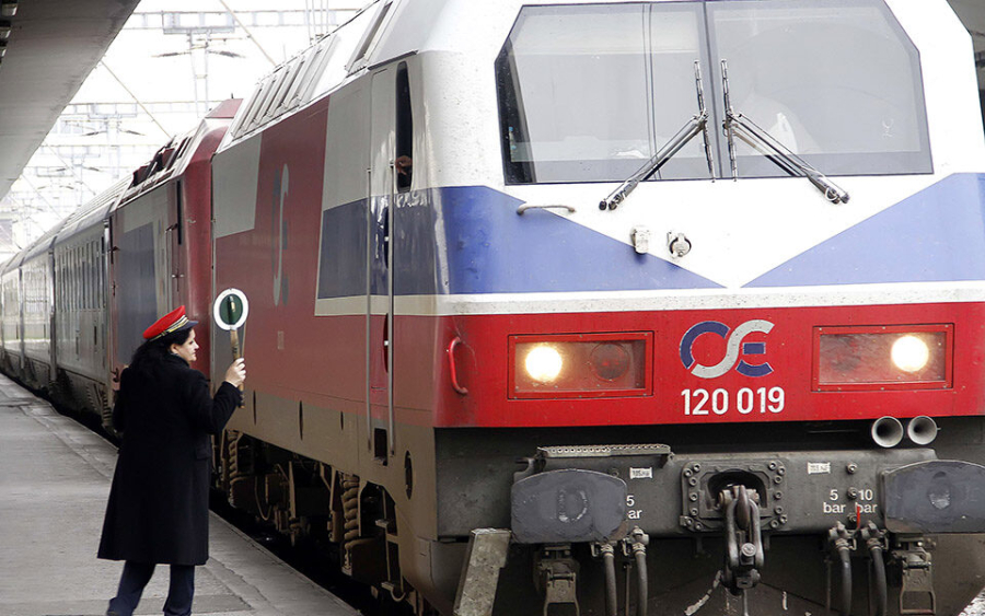 «Μουδιασμένη» η επανεκκίνηση των δρομολογίων Αθήνα – Θεσσαλονίκη: «Άδειο» φεύγει το τρένο με μόλις 45 κρατήσεις