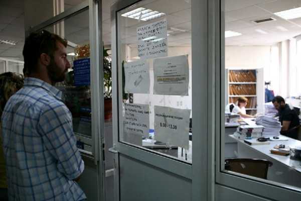 Συνεχίζεται ο «πόλεμος» υπ. Εργασίας - ΟΕΕ για τις εισφορές ελεύθερων επαγγελματιών