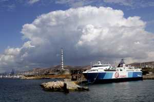 Συνεχίζεται η απεργία στα λιμάνια Πειραιά και Θεσσαλονίκης
