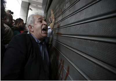 Συγκέντρωση ξενοδοχοϋπαλλήλων έξω από το υπ. Εργασίας για τα εφάπαξ