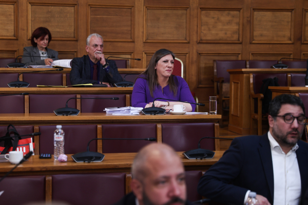 Ηλιόπουλος σε «Φραπέ»: «Εσείς την εμπιστοσύνη την ταυτίζετε με το ξεκώλωμα;»