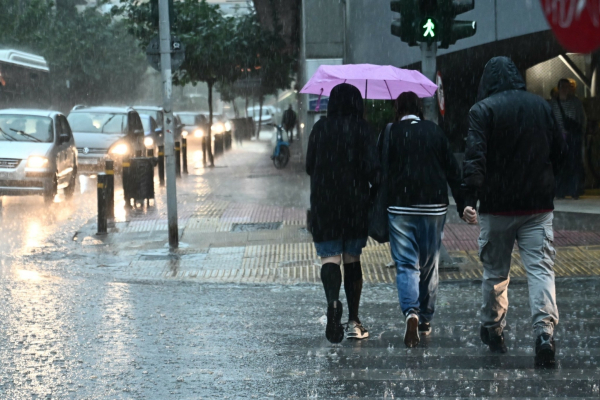 Δ. Αθηναίων: Σε επιφυλακή για τα έντονα καιρικά φαινόμενα - Κλειστοί και οι βρεφονηπιακοί σταθμοί