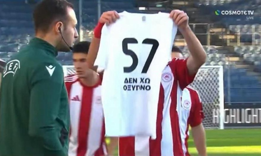 Ο Παπακανέλλος αφιερώνει το γκολ στα θύματα των Τεμπών