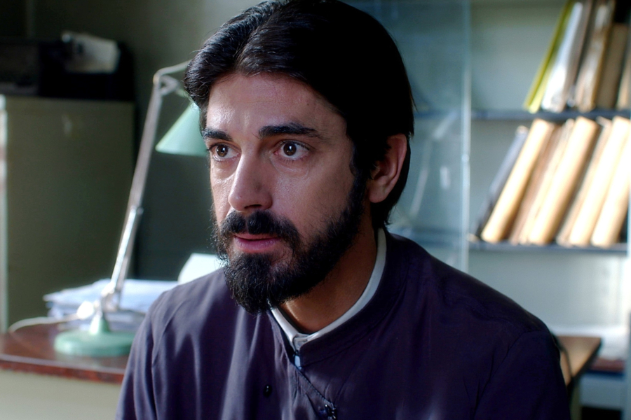 «Άγιος Έρωτας»: Ο Χάρης αποκαλύπτει όσα γνωρίζει στον πατέρα Νικόλαο (Βίντεο)