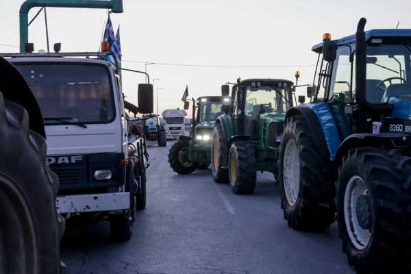 «Θα κατέβουμε ακόμα και στο κέντρο της Αθήνας με τα τρακτέρ»: Οι αγρότες κλιμακώνουν τον αγώνα τους