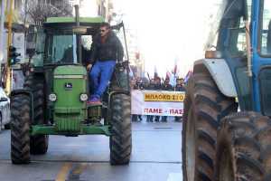 Μπλόκα αγροτών: Κλειστή έως τις 20:00 η εθνική οδός Λάρισας - Κοζάνης