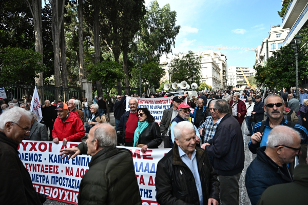 100 ευρώ το μήνα χάνουν χιλιάδες συνταξιούχοι