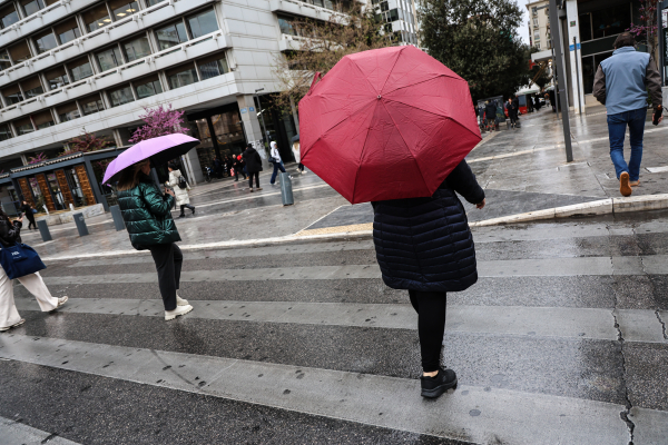 Κολυδάς για καιρό Πρωτομαγιάς: Κρύο στην Αθήνα - Προσοχή με τις βροχές στη Θεσσαλονίκη